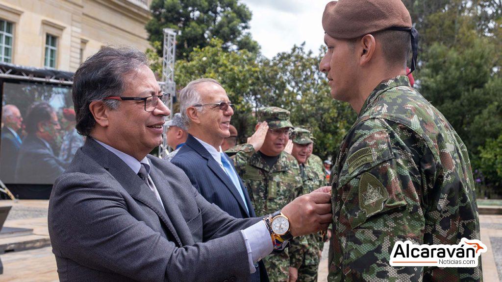 230626-03-Condecoracion-personas-participaron-Operacion-Esperanza-1280